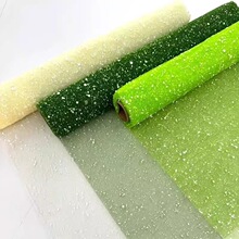 ѩ�c���׃��@�h��ɭϵ��ˇ�b�ѩ���W���ֹ����}���b�����ϼ��Gɫ