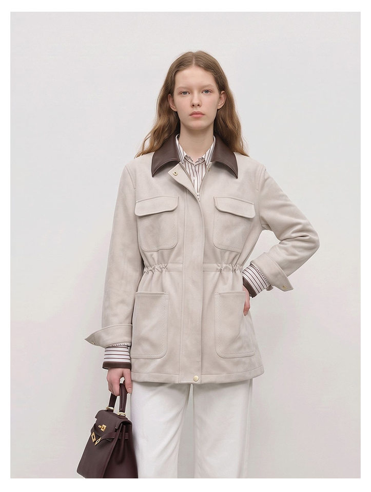Áo khoác nữ dáng ngắn phong cách workwear, chất liệu giả da lộn, cổ bẻ, khóa kéo, phối ghép — màu be chi tiết 11