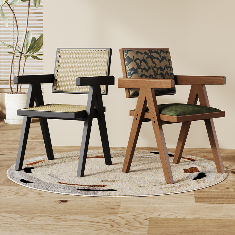 Sillas de comedor de madera maciza sillas medievales nórdicas con reposabrazos sillas K sillas de caña domésticas sillas de caña Chandigarh