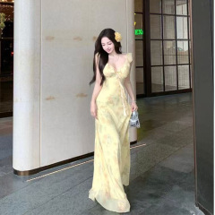 黄色印花吊带连衣裙女夏季法式荷叶边小飞袖裙子收腰气质仙气长裙