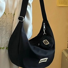 饺子包女日系新款尼龙斜挎包休闲大容量帆布包健身上课单肩通勤包