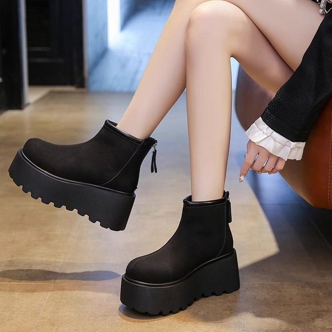 时尚舒适加绒保暖瘦瘦靴子2025冬季新款超火小个子厚底马丁靴子女