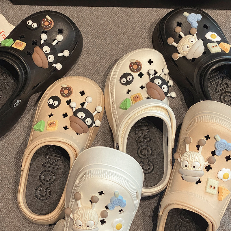卸売りの新型の厚い底の穴の靴の女性の滑り止めの砂浜は高くなります。|undefined