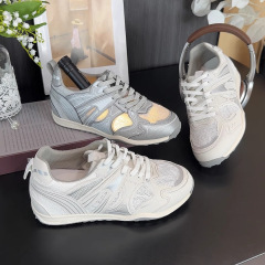 夏の新しいスタイルの通気性のある韓国スタイルのレースステッチ5cm厚底カジュアルスポーツシューズ女性用