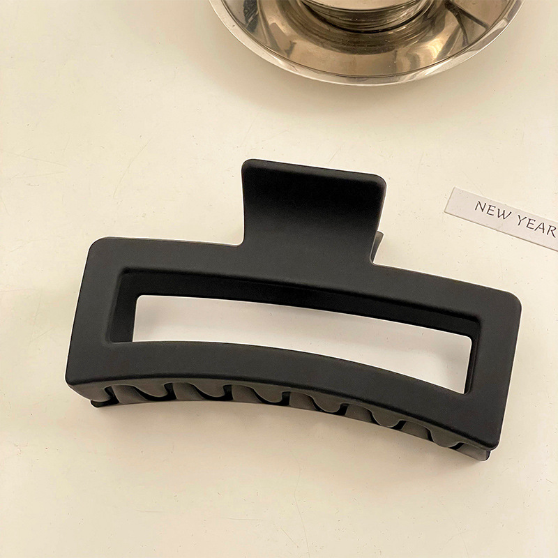 Pinza de pelo esmerilado negro horquilla femenina celebridad de Internet 2023 nueva Cabeza trasera clip de tiburón pelo Chuck clip de pelo tocado