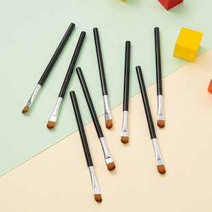 Directly Supplied from the Manufacturer, Single Makeup Brushes Are Available in Large Quantities with Preferential Pricing. Single Eyeshadow Brushes Are Lightweight and Portable Beauty Tools for Cosmetics