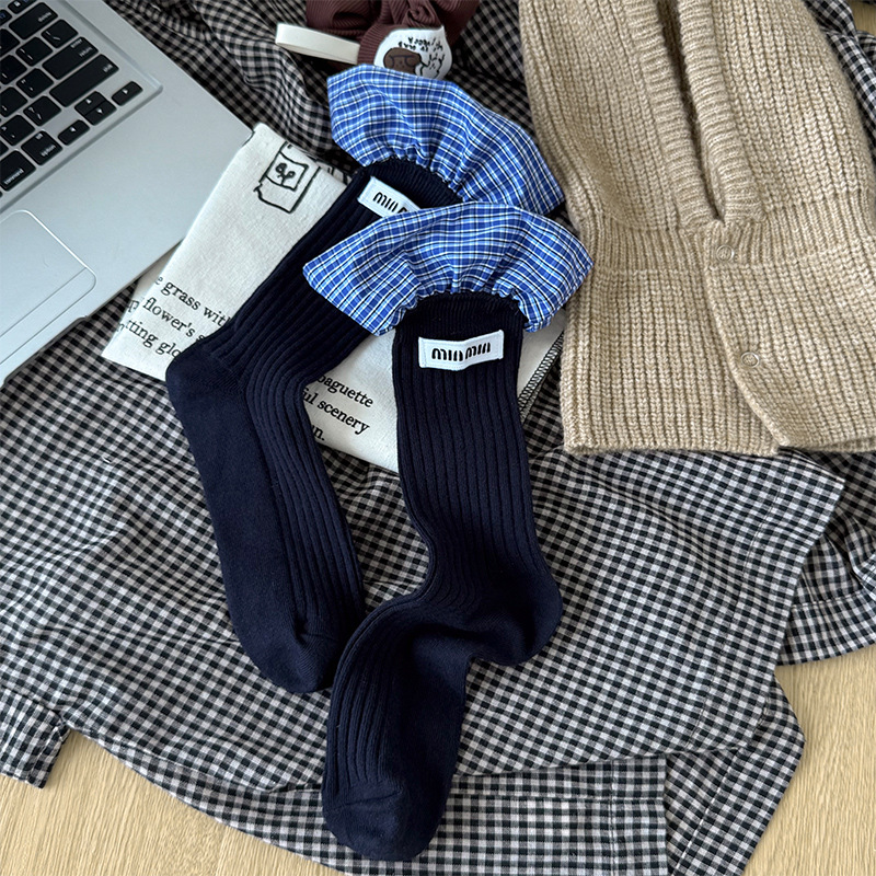 Calcetines Zhuji Calcetines de tubo medio de encaje de costura fina de verano para mujer Miu Departamento Calcetines de pila de estilo universitario Calcetines de mujer