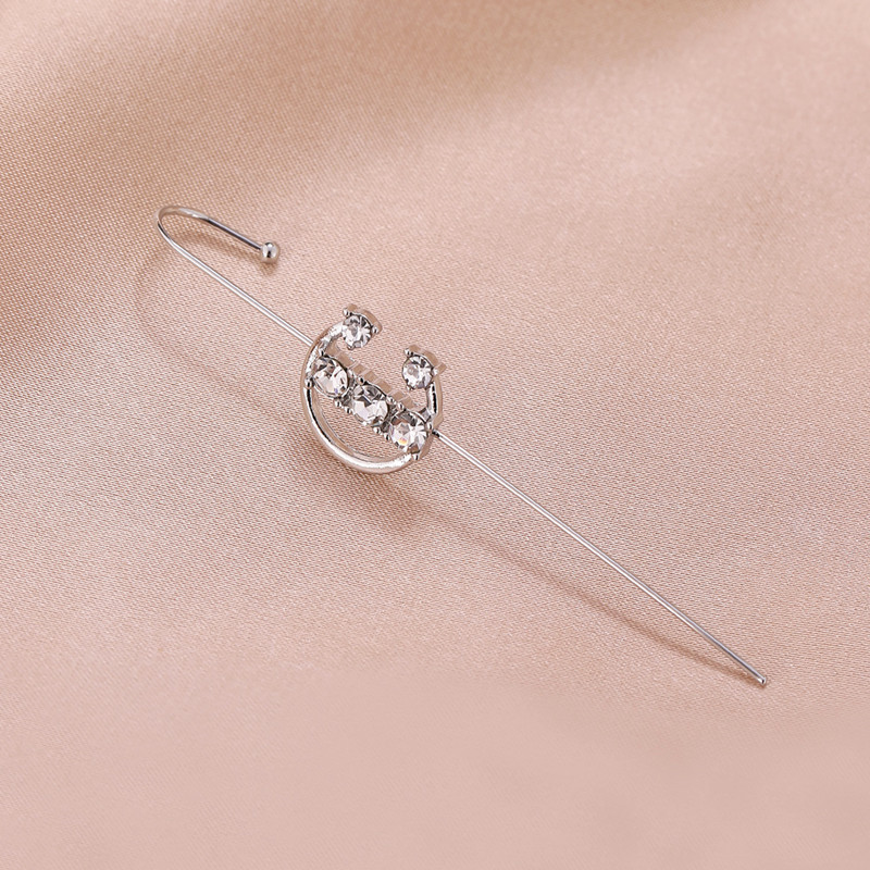 Nuevo estilo europeo y americano estilo frío diamante incrustado gancho para la oreja personalizado piercing oreja pin hembra rayo hoja oreja clip oblicua línea oreja espárragos