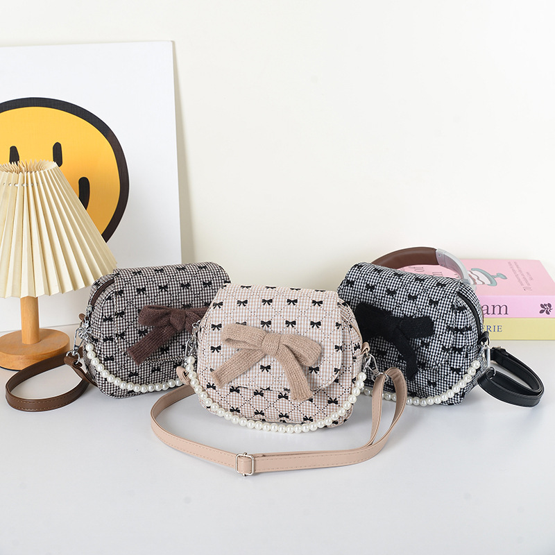 Arco encantador extranjero, bolso de hombro de niña, bolso de perla de diamante de moda, nuevo bolso de cambio para niños.