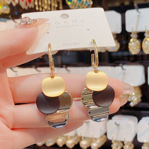 South Korea Dongdaemun Fashion High-End Metal Round Bead Fringe Earring for Netizens, Unique Personality and Style, S925 Silver Needle Earrings