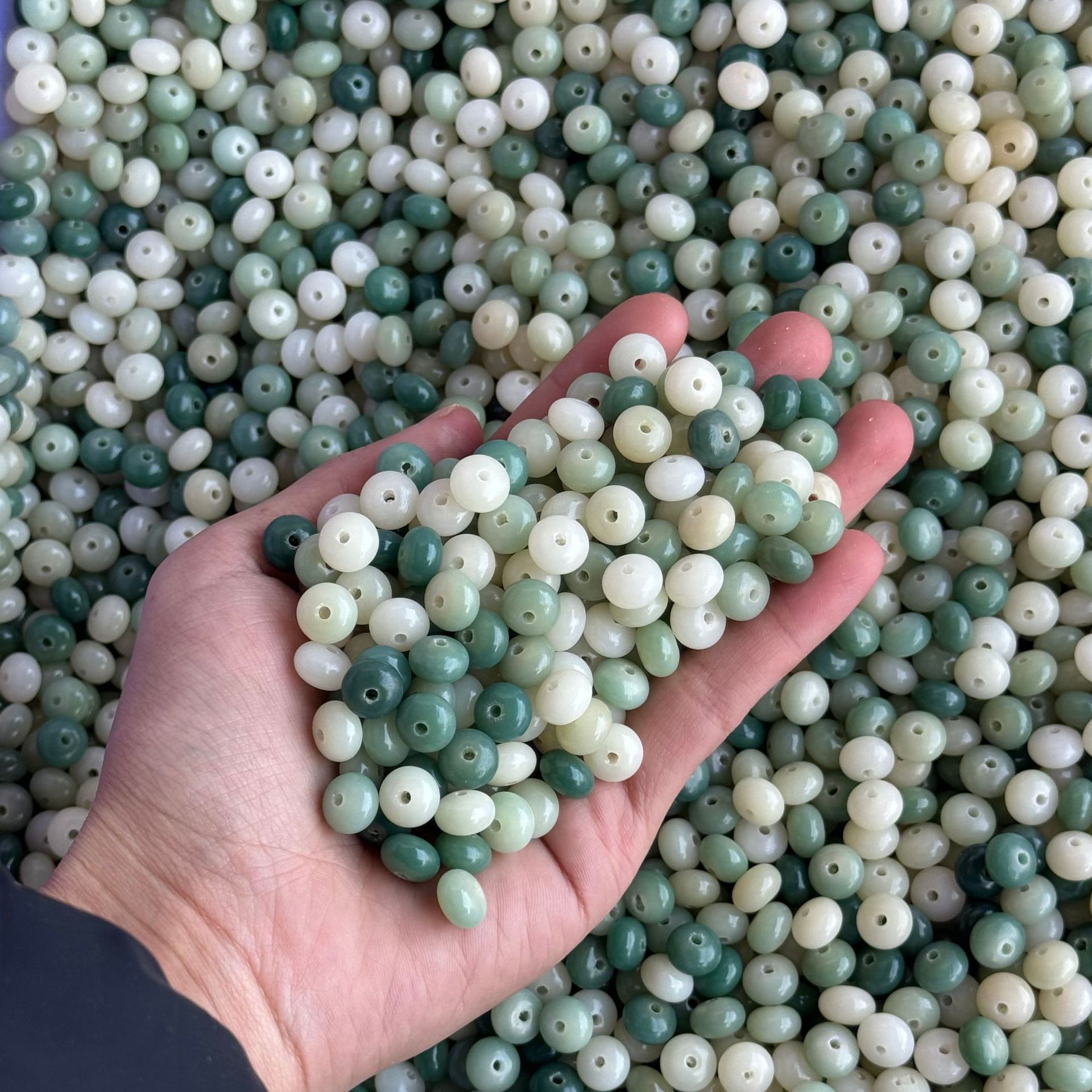 Плавающие бусины зеленых счетов 6*9мм.