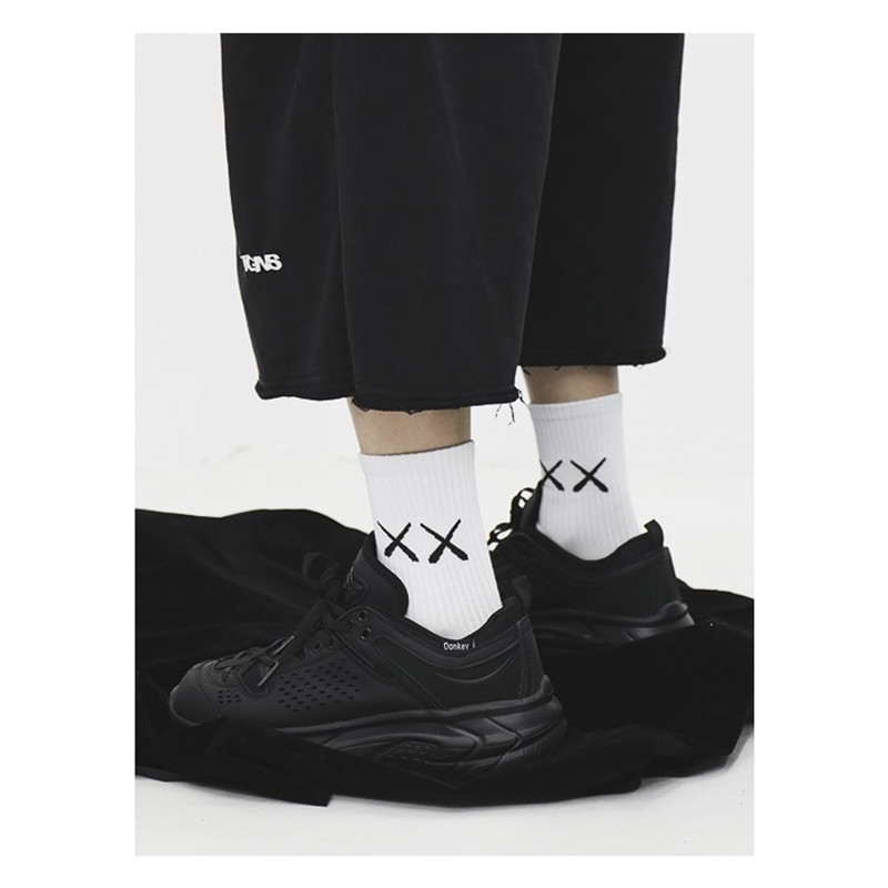 Calzini sportivi da basket in puro cotone a metà polpaccio, unisex, in bianco e nero, stile Trendy XX Collaboration 2025d_voghion.com