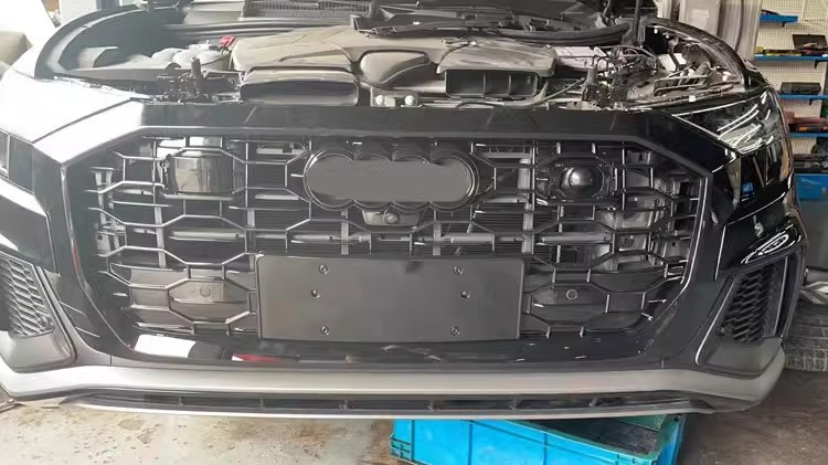 Suitable for the Front Honeycomb Mesh Grille 2019-2023, Suitable for Audi Q8/Sq8 Rsq8 Style Black Center Grille
