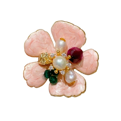 Pearl Pin Buckle, Yaxa sancaqları