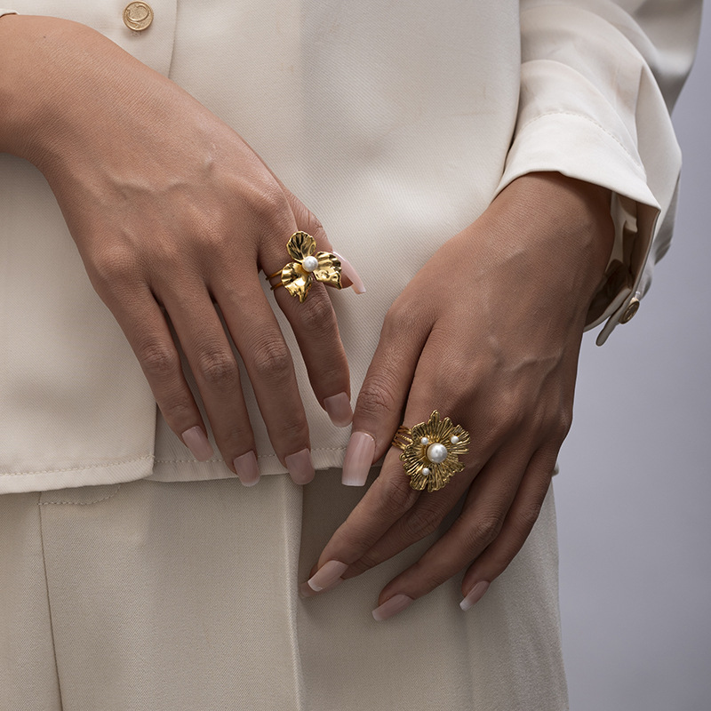 Anillos de flores de perlas de acero inoxidable de alta calidad, anillos de acero de titanio, joyería no desvanecida transfronteriza europea y americana