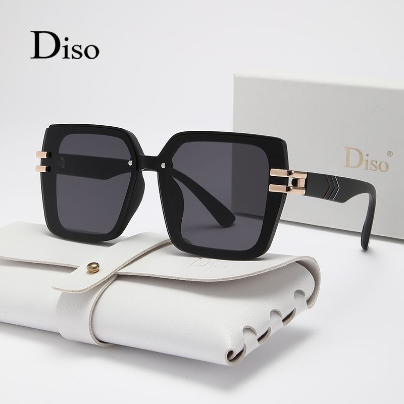 Fashionable elegant retro square sunglasses