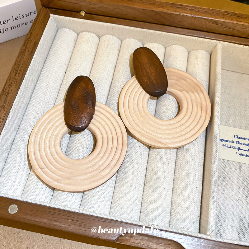 Pendientes de círculo de madera natural con aguja de plata Pendientes de moda de estilo literario y artístico de color café exagerado europeo y americano