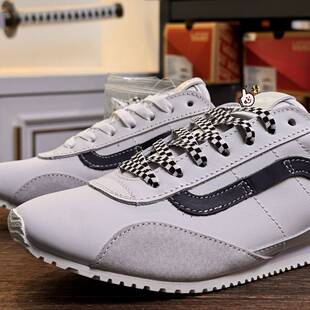 �����fLowpro Trainer ���׏͹Ű���Ь�p��͸����H���\�����eЬ