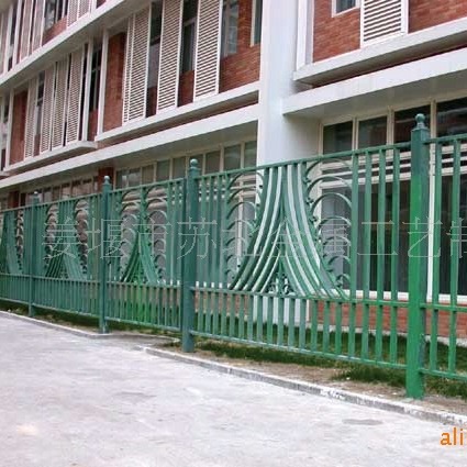 欧式铁艺小区物业防护栅栏  小区楼盘建筑金属工艺防护铁工艺栏杆