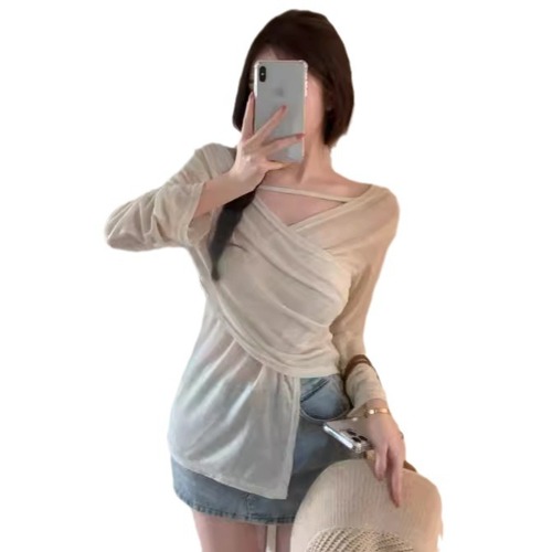 Ins hot girl pure desire sun protection V-neck long-sleeve T-shirt for women, spring and autumn, design sense, sexy temperament, slimming base top for women