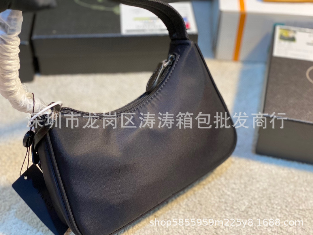 22新款三合一尼龙斜跨包HOBO尼龙腋下包褶皱腋下包单肩手提包法棍