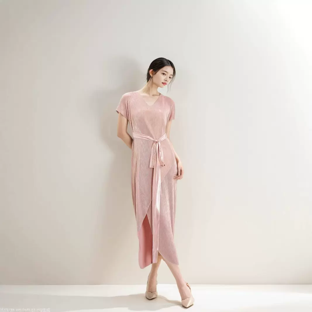 法式高级感连衣裙女2024夏季新款褶皱金属设计感气质开叉裙礼服