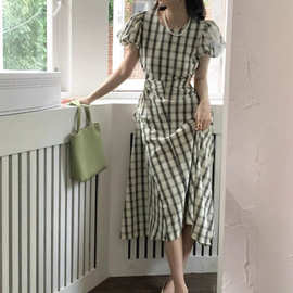 复古格子泡泡袖镂空收腰连衣裙女夏季新款韩系长裙法式设计感裙子