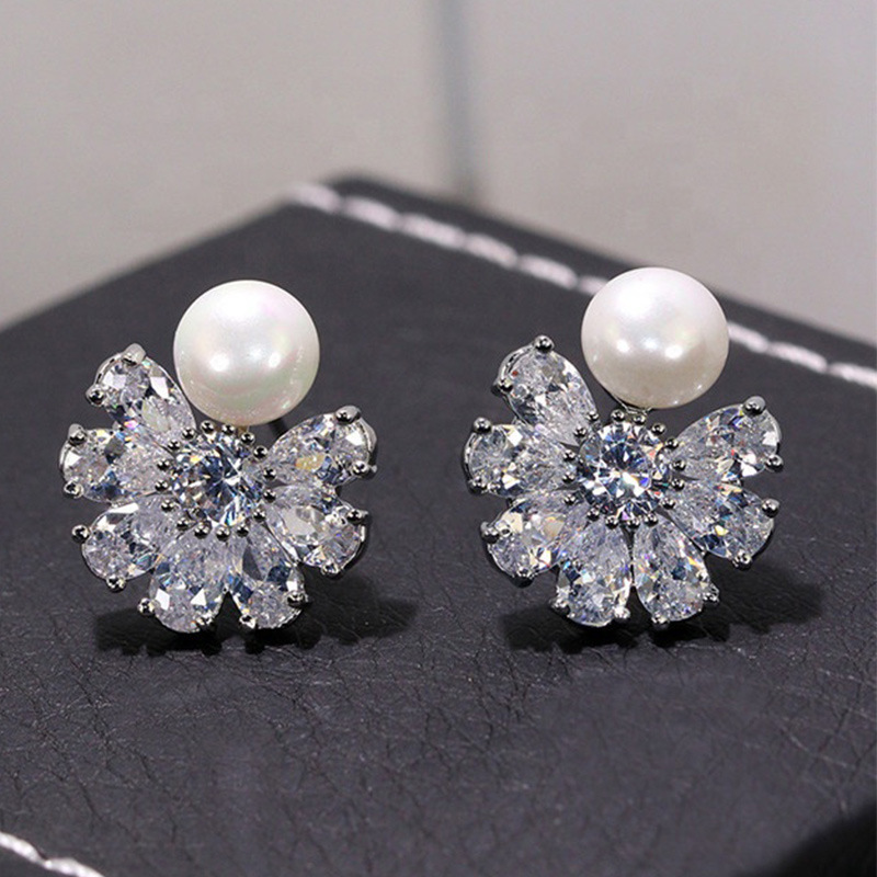 1 Pair Elegant Sweet Flower Plating Inlay Artificial Pearl Copper Zircon Ear Studs display picture 3