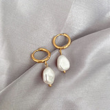 Универсальные короткие серьги из нержавеющей стали из жемчуга, французский стиль, простой и элегантный дизайн, легкий роскошный стиль