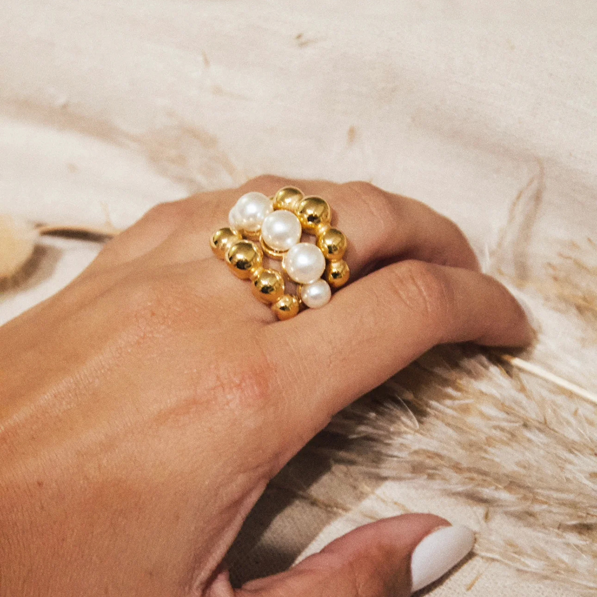 Jieding Anillo de perlas de acero de titanio europeo y americano Diseño de nicho femenino Joyas de alta gama Joyas de acero inoxidable Rings transfronterizos