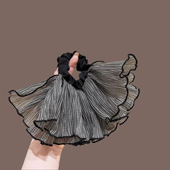 千鳥格の木の耳元のスカートはヘアアイロンの女性の高級感の低い馬尾の紐を並べて縄の義烏の卸売りに入ります。