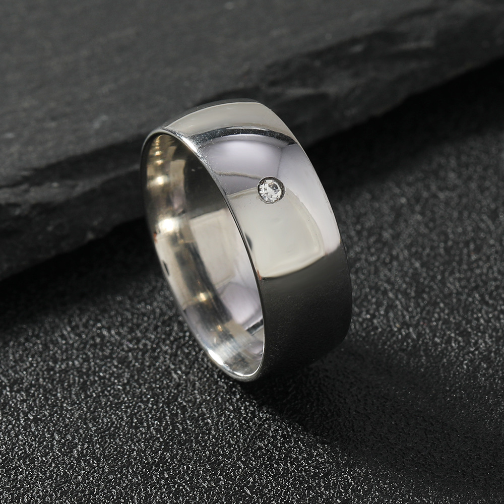 Anillo de acero de titanio de moda europea y americana no se desvanece 8mm bolas internas y externas con un anillo de diamante joyas de acero inoxidable
