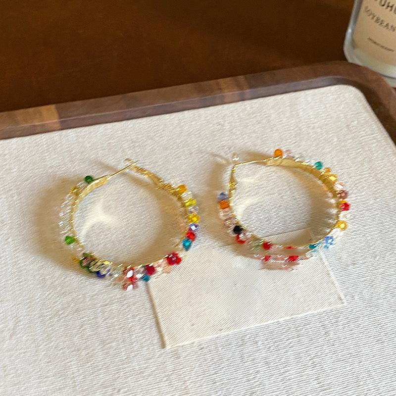 Pendientes enrollados de cristal redondo de color de aguja de plata Pendientes pequeños y frescos de moda coreana Pendientes de temperamento Diseño de nicho