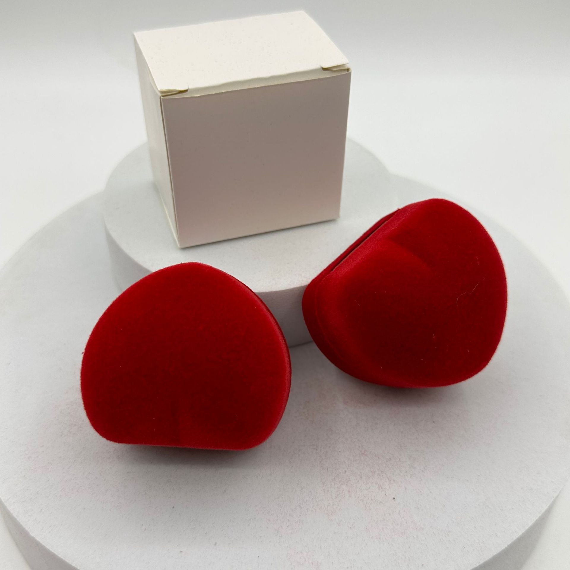 Caja de anillo de amor de corazón de melocotón rojo Pendientes de terciopelo en forma de corazón Joyero Caja de embalaje de regalo flocado de joyería