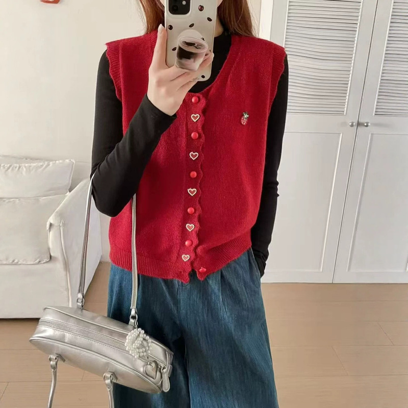 Korean-Style Young Girl's Fresh and Sweet Layered Knit Vest Cardigan with Heart-Shaped Buttons, Stylish Round-Neck Sleeveless Sweater Korean-Style Young Girl's Fresh and Sweet Layered Knit Vest Cardigan with Heart-Shaped Buttons, Stylish Round-Neck Sleeveless Sweater