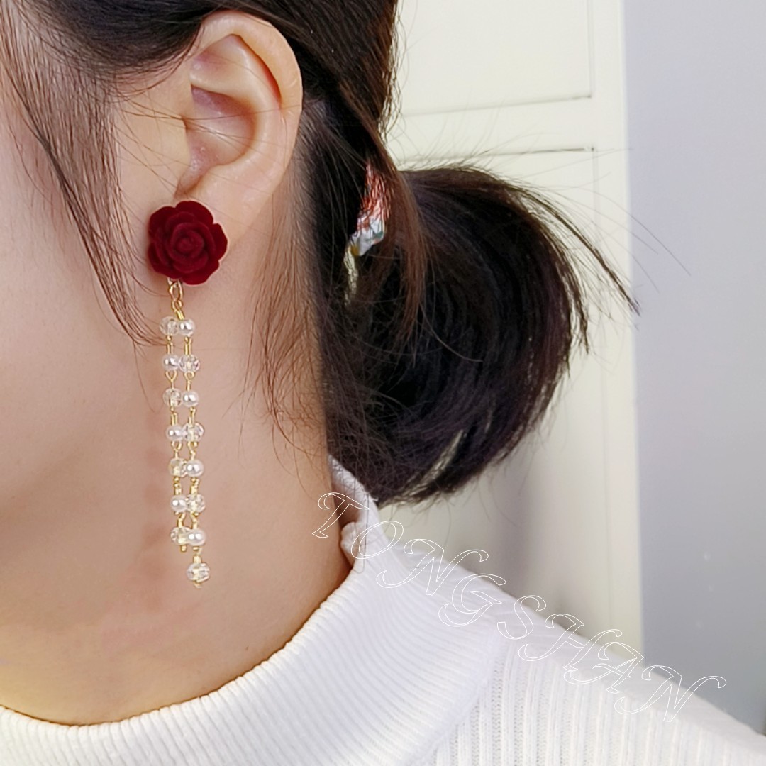 몰려든 장미 술 진주