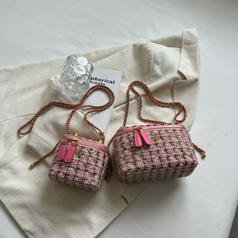 Маленькая цепочка, сумка через плечо, дизайнерская demi-season коробка, стиль Chanel, коллекция 2022 года