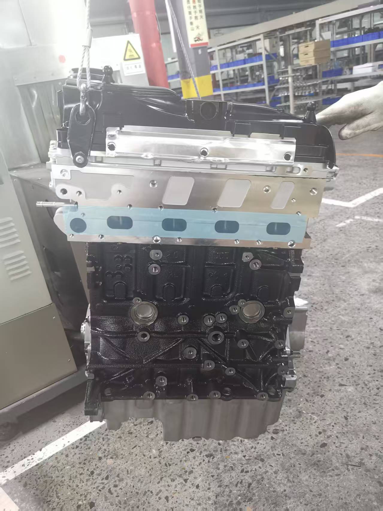 The car engine is suitable for Volkswagen passenger car CLS