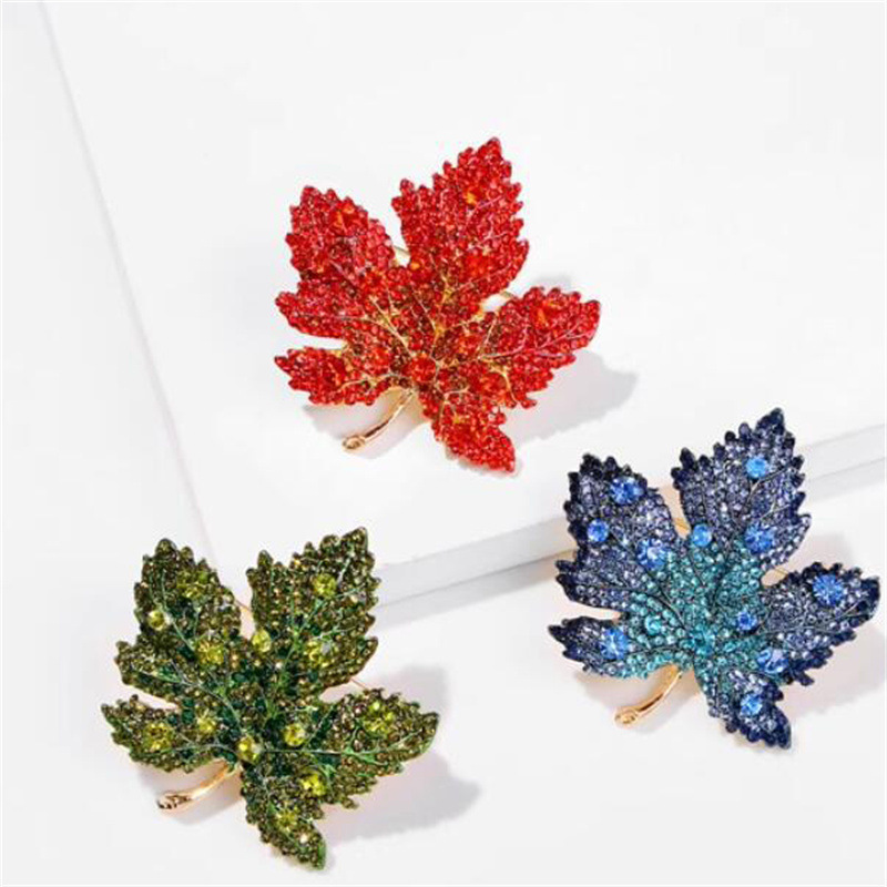 European and American Cross-Border Diamond-Encrusted Maple Leaf Brooch, Light Luxury, High-End Feel, Coat Pin, Design-Inspired, Vintage Floral Ornament for Women