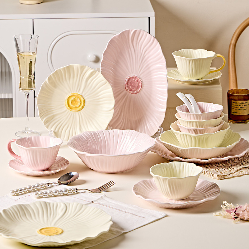 Stylish and elegant underglaze ceramic tableware set for home use, perfect as a housewarming gift, featuring a creamy aesthetic and high visual appeal