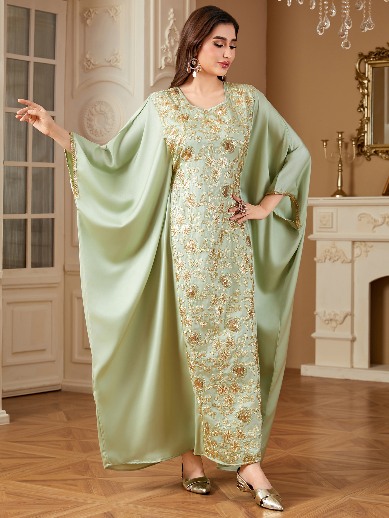 Embroidered Muslim Dress With Batwing Sleeves And Sequined Details_voghion.com