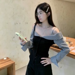 法式复古风一字肩撞色格纹长袖T恤女早秋假两件拼接短款打底上衣