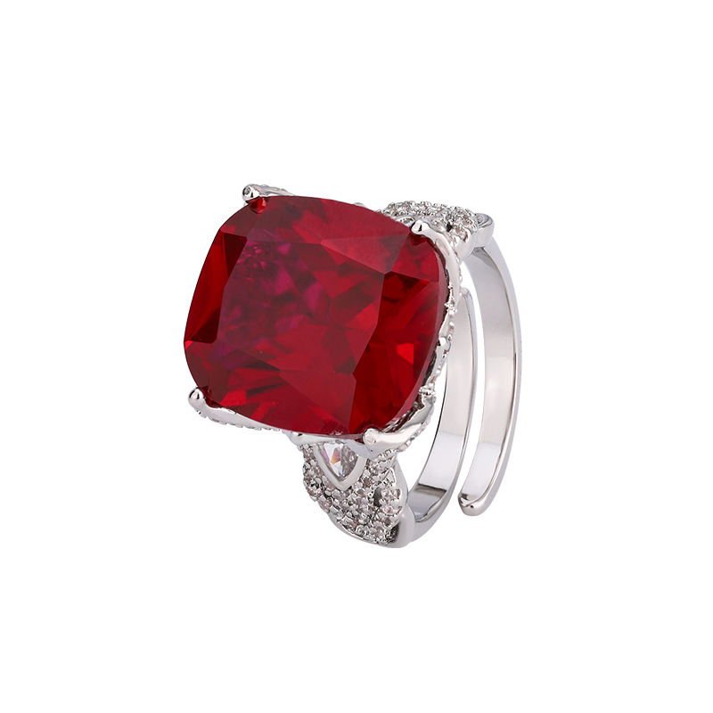 2024 Zhuang Shengsheng Joyas Fondo de cobre chapado en oro Moda retro Simulación Corindón Fat Fang Ring Mujer al por mayor 14*16