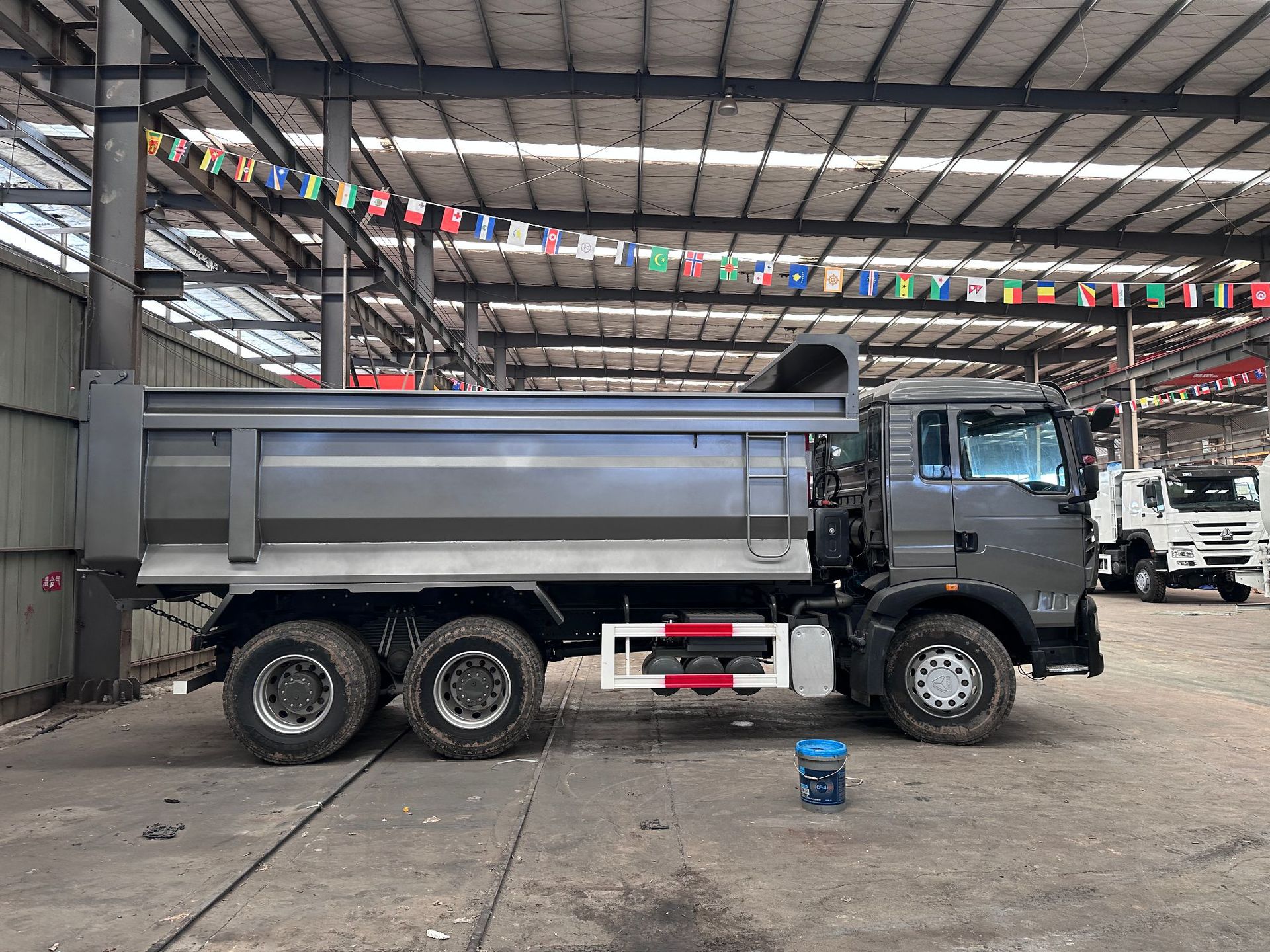 Factory direct cross-border sales of left-hand drive Sinotruk Howo TX371 6*4 dump truck for transporting soil, ore, sand, and gravel
