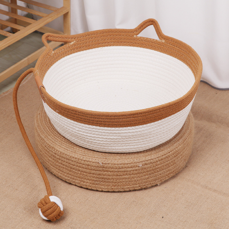 갈색 흰색 벌거벗은 둥지