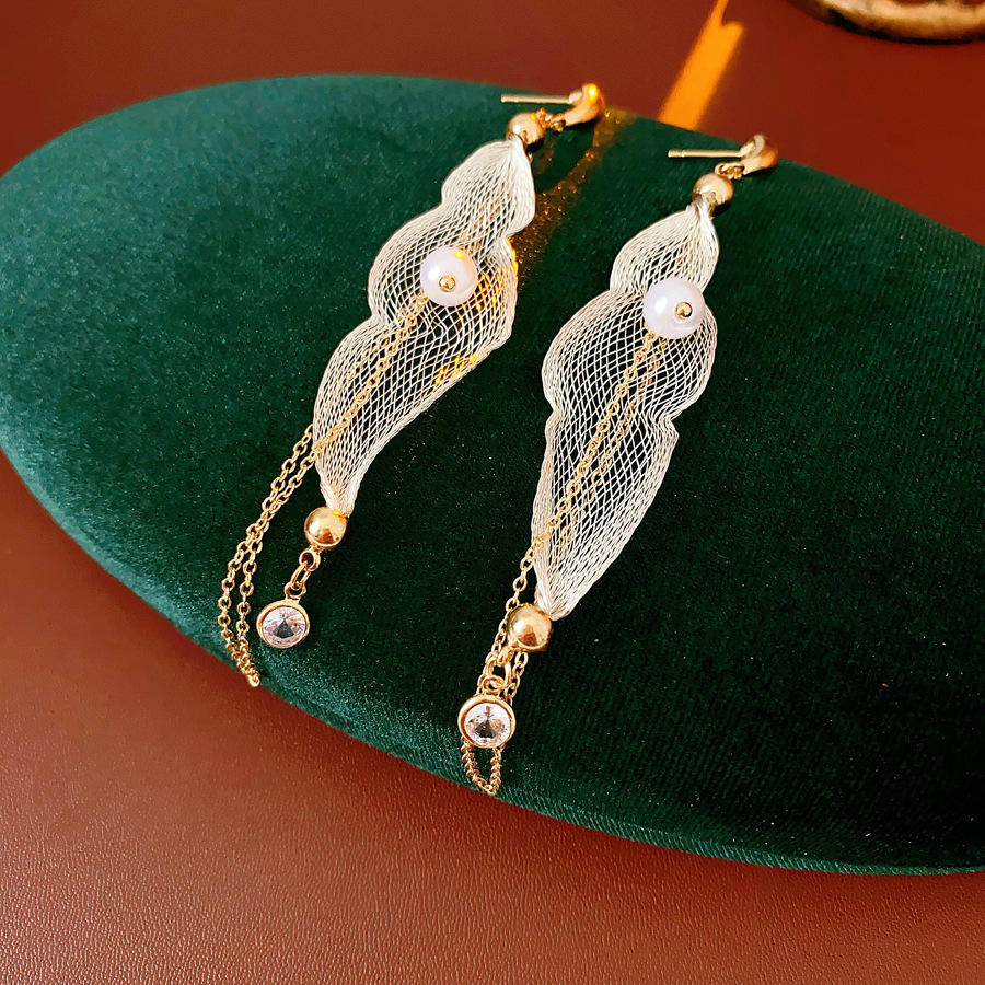 Aguja de plata gota de malla de perla pendientes de bordilla estilo femenino pendientes personalidad exagerada nicho de alta calidad image 9