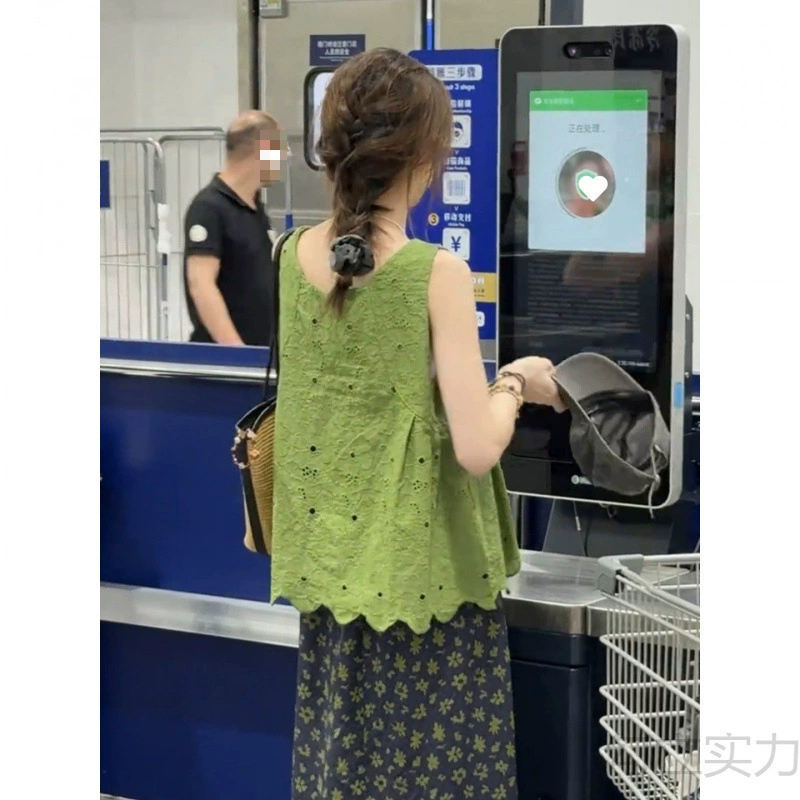 Дизайнерская вязаная крючком кружевная безрукавка для женщин, лето 2025, новая свободная и универсальная майка с V-образным вырезом