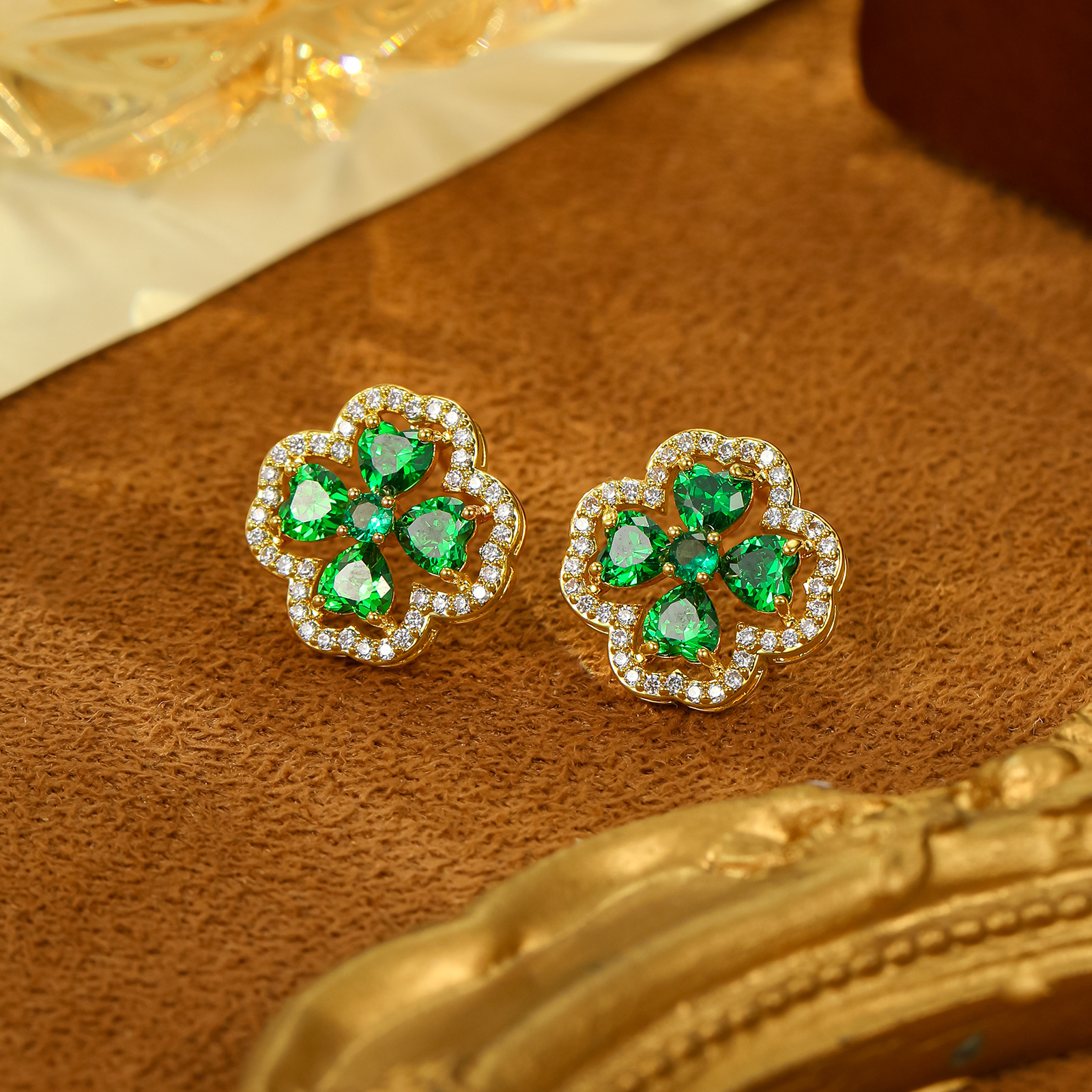 Explosiones transfronterizas lujosas de cuatro hojas color zircon conjunto de joyería de alta sensación única retro simple exquisita versátil