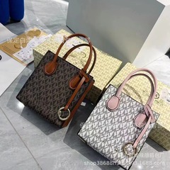 クロスボーダー23新型バッグ女性斜めショルダー女性ファッションカジュアル高級感アルファベット手提げショルダーバッグ卸売り