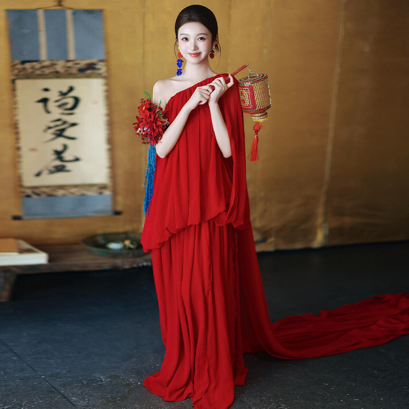 Red One-Shoulder Bridal Gown for Women, High-End Niche Simple Engagement Evening Dress, Elegant Light Luxury Wedding Toast Dress Red One-Shoulder Bridal Gown for Women, High-End Niche Simple Engagement Evening Dress, Elegant Light Luxury Wedding Toast Dress